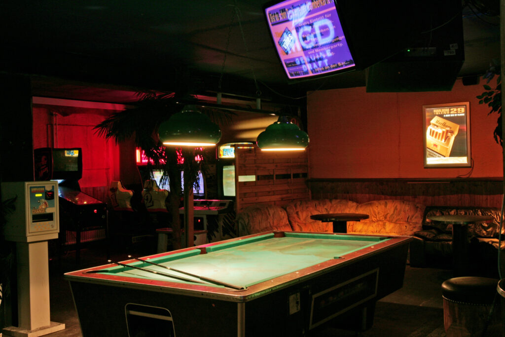 Billardtisch im Vibes Club Bassersdorf