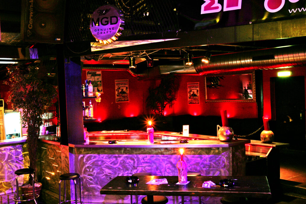 Pinke Bar im Vibes Club Bassersdorf